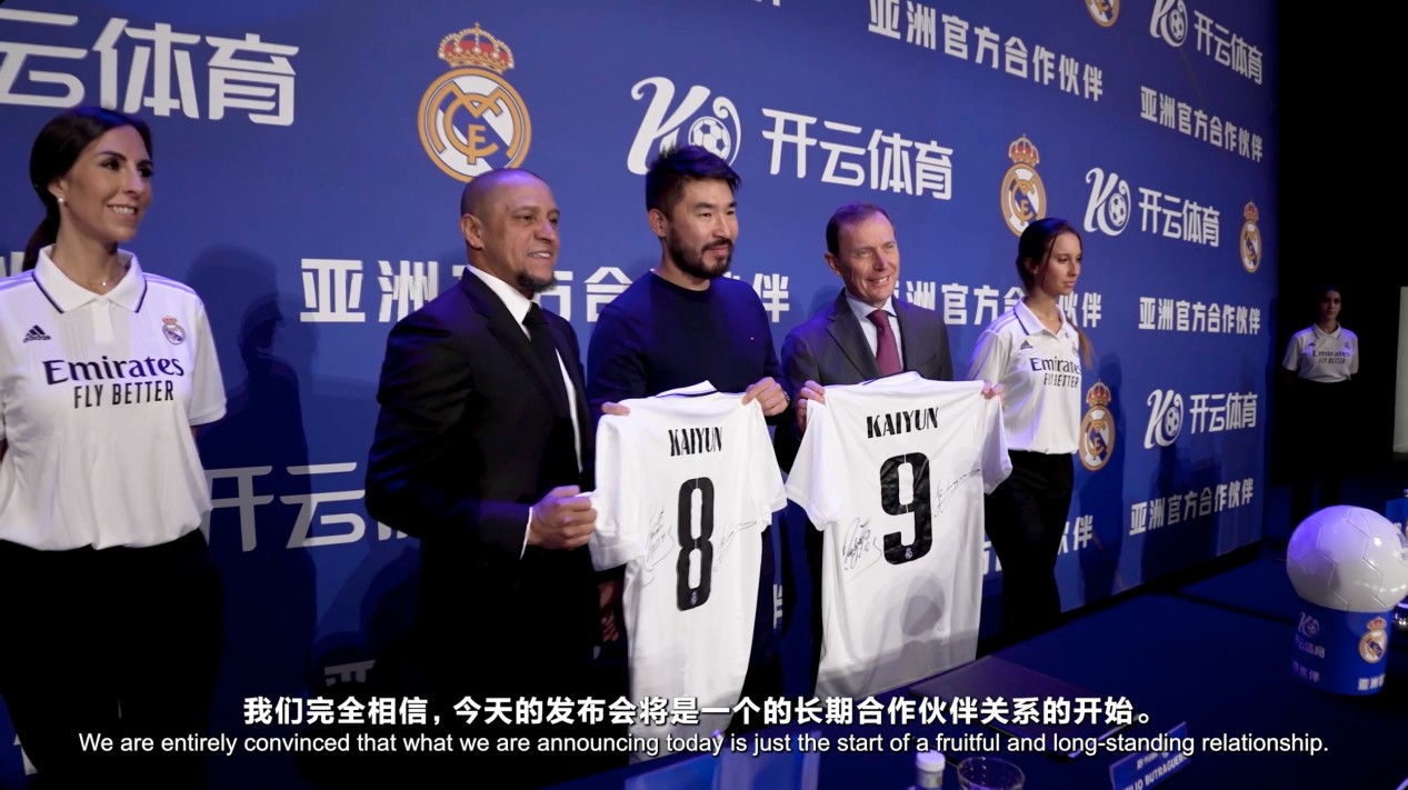 解说:无力吐槽安东尼奥,完全不会调教进攻,踢得一点内容没有 解说:无力吐槽安东尼奥,完全不会调教进攻,踢得一点内容没有